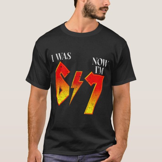 6歳だったのに今は7歳 お誕生日おめでとう 6 7 歳 誕生日 記念日 7歳 Tシャツ (正面)