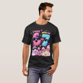 6歳だったのに今は7歳 虹色ユニコーン アイスクリーム 67 Tシャツ (正面フル)