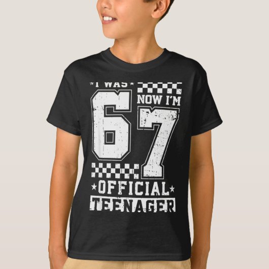 6歳だったのに今は7歳 10代 7歳の誕生日 Tシャツ (正面)