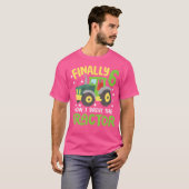 6歳になりました トラクターを運転する 6歳の誕生日 おとこのこ Tシャツ (正面フル)