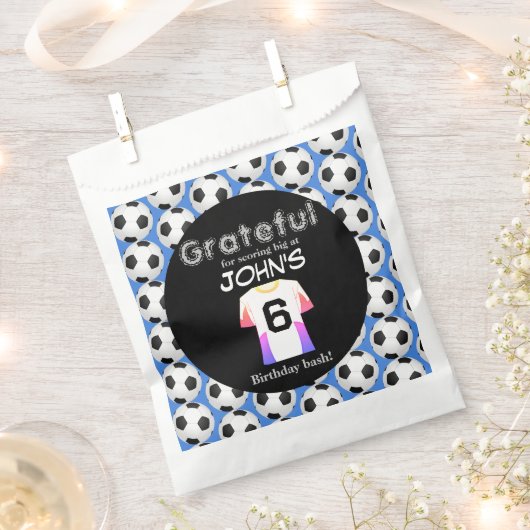 6歳のお祝いをキックスタート フェイバーバッグ (クリップ留めされた状態)