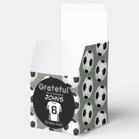 6歳のお祝いをキックスタート フェイバーボックス (オープン)