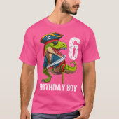 6歳の恐竜の海賊ハット6番目の誕生日少年 Tシャツ (正面)