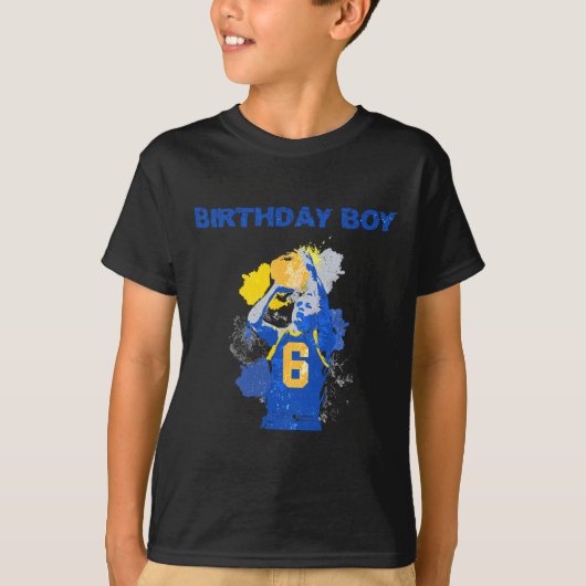 6歳の誕生日ボーイブルーと黄色のバスケット Tシャツ (正面)