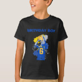 6歳の誕生日ボーイブルーと黄色のバスケット Tシャツ (正面)