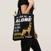 6私離れ一人で私はドイツ人の彼女と話している トートバッグ (クローズアップ)