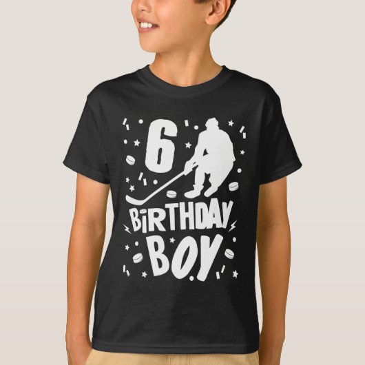 6誕生日少年アイスホッケーキッズ6歳パーティー Tシャツ (正面)
