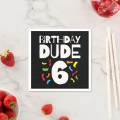 6誕生日6年オールドボーイパーティー誕生日Dude 6 スタンダードカクテルナプキン (インサイチュ)