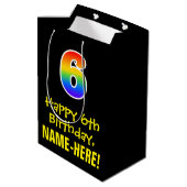 6誕生日:おもしろい、はっきりした、カラフルレインボー「6」 ミディアムペーパーバッグ (裏面アングル)