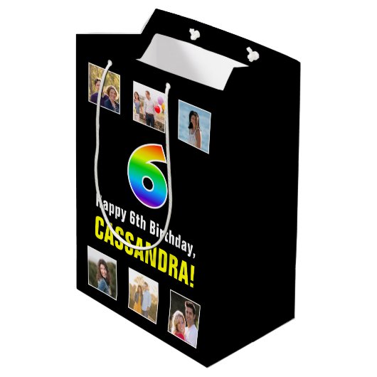 6誕生日: Rainbow "6"，写真カスタムと名前 ミディアムペーパーバッグ (裏面アングル)