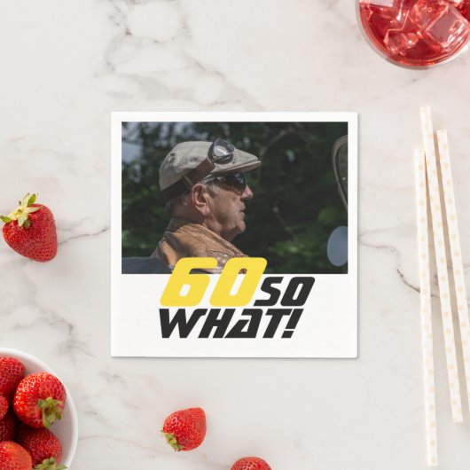 60おもしろいだから何引用文写真60誕生日 スタンダードカクテルナプキン (インサイチュ)