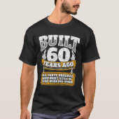 60おもしろい誕生日B日ギフトことわざ年齢60年 Tシャツ (正面)