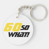 60だから何おもしろい引用文60誕生日 キーホルダー (裏面)