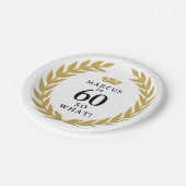 60だから何だってば!おもしろ月桂樹の輪と王冠の60歳の誕生日 ペーパープレート (アングル)