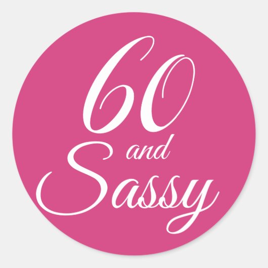 60とSassy |タイポグラフィピンク60誕生日 ラウンドシール (正面)