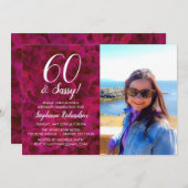 60とSassy Red Roseの写真の誕生日パーティー 招待状 (正面/裏面)
