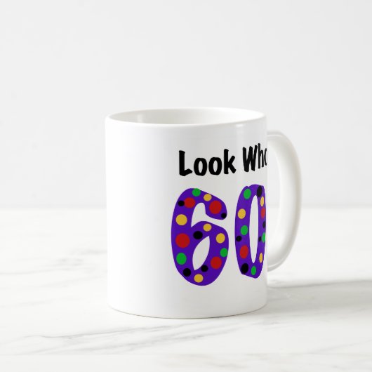 60はだれであるか見て下さい コーヒーマグカップ (正面右)