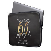 60を良く見せる金ゴールド誕生祝い ラップトップスリーブ (正面左)