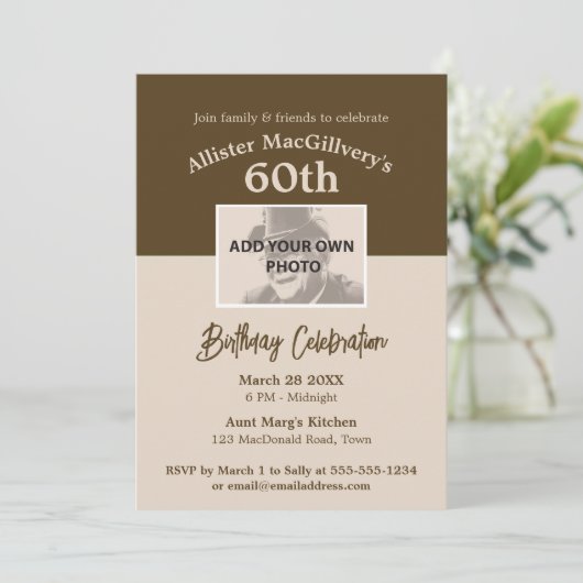60カジュアル番目の誕生日招待状（写真あり） – ブラウン 招待状 (スタンド正面)