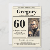 60カスタム番目の誕生日おもしろい引用文レトロ新聞 招待状 (正面)