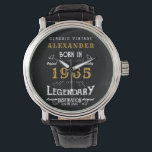 60パーソナライズされた番目の誕生日または1965生まれ年退職 腕時計<br><div class="desc">60歳パーソナライズされたの特別な誕生日の人のための時計や定年ギフト。このヴィンテージレトロスタイルブラック、ホワイト、金ゴールドデザインに名前をカスタム追加。名前と年を提供されたテンプレートで簡単に編集。特別なカスタム機会のための素晴らしい贈り物。そのマイルストーンのパーティーお祝いのためのギフトとパーティー供給の詳細は、ストアの"伝説的な"デザインで利用可能。</div>