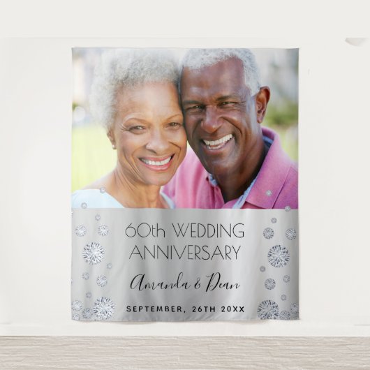 60周年ダイヤモンド結婚記念日の写真シルバー タペストリー (正面)