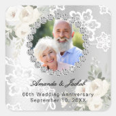 60周年結婚記念日のシルバー フォト フローラルレース スクエアシール (正面)