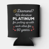 60周年記念結婚I – ダイヤモンドおもしろいカップル 缶クーラー (裏面)