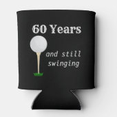 60年と今もスイングするゴルフボール 缶クーラー (裏面)