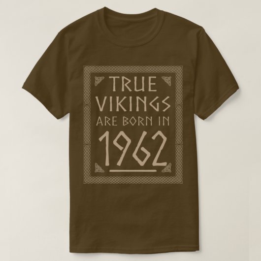 60年誕生日バイキングことわざギフトアイディア Tシャツ (デザイン正面)