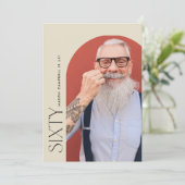 60月の写真60日モダンのシンプル誕生日パーティー 招待状 (スタンド正面)