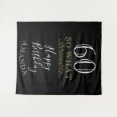 60歳だって何？ 面白い名言 ブラック エレガント 60歳の誕生日 タペストリー (正面(横))