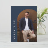 60歳のアーチ写真 60歳のモダンでシンプルな誕生日パーティー 招待状 (スタンド正面)