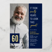 60歳のフォトブルーと金ゴールド60歳の誕生日パ実在ーティ 箔招待状 (正面)