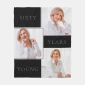 60歳のモダン若い3枚 フリースブランケット (正面)