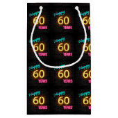 60歳の誕生日にネオンのサインが入る スモールペーパーバッグ (裏面)