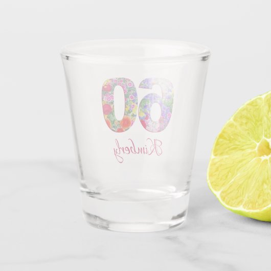 60歳の誕生日のフローラエレガントがグラスを打った ショットグラス (裏面)