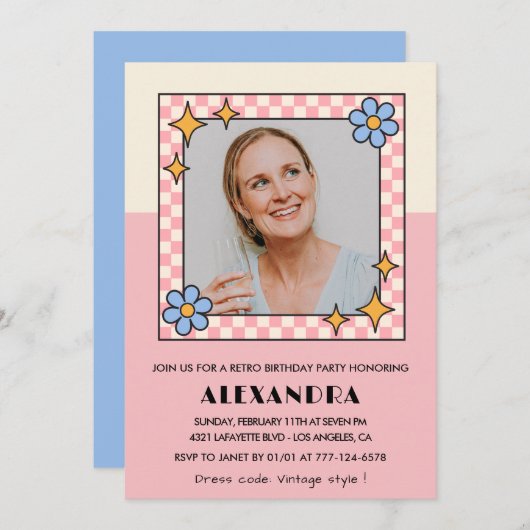 60歳の誕生日の招待レトロGroovyピンクの花 招待状 (正面/裏面)