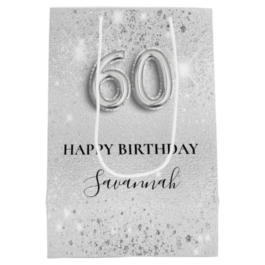 60歳の誕生日の銀グリッターダストモノグラム ミディアムペーパーバッグ (裏面)