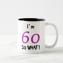 60歳の誕生日を祝う面白いモチベーション ツートーンマグカップ