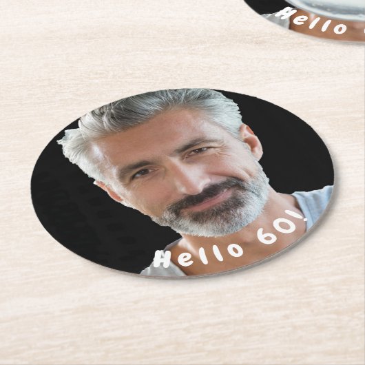 60歳の誕生日カスタム写真こんにちは60男の男性 ラウンドペーパーコースター (アングル)
