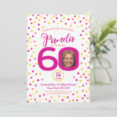 60歳の誕生日カスタム写真ピンク黄色紙吹雪 招待状 (スタンド正面)
