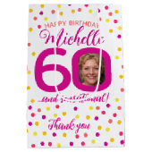 60歳の誕生日ドットピンクイエローお感謝してい気に入り。 ミディアムペーパーバッグ (裏面)