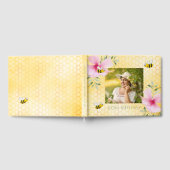 60歳の誕生日ハニカムピンクの花模様ミツバチ ゲストブック (全面)