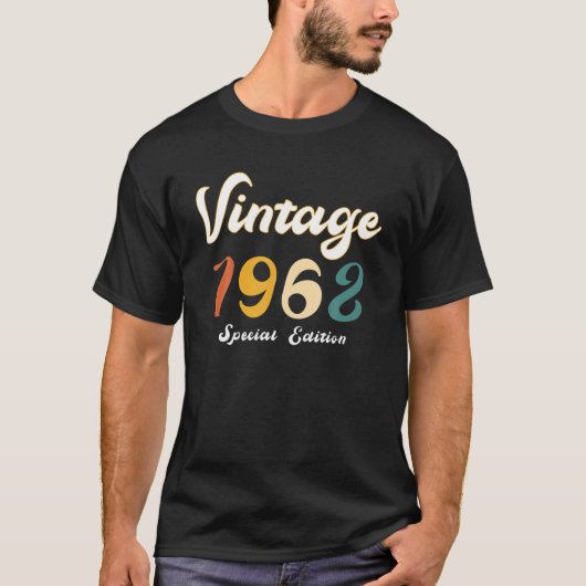 60歳の誕生日パーティギフト60歳1962彼女の彼Vint Tシャツ (正面)