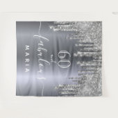 60歳の誕生日パーティーにぴったりな、きらきら輝くシルバーのグリッタータペストリー タペストリー (正面(横))