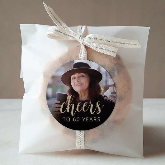 60歳の誕生日パーティーの写真で乾杯 ラウンドシール