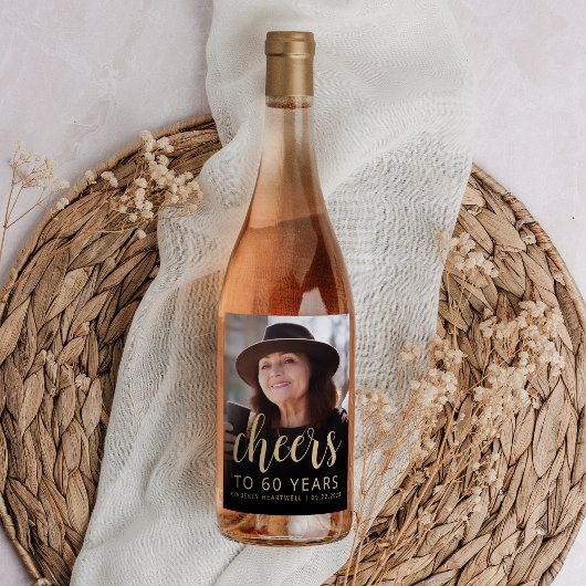 60歳の誕生日パーティーの写真で乾杯 ワインラベル