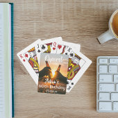 60歳の誕生日パーティーの男性たち、お祝いの乾杯、ビール トランプ