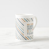 60歳の誕生日パーティーの装飾または誕生日プレゼント ボーンチャイナマグカップ (正面右)